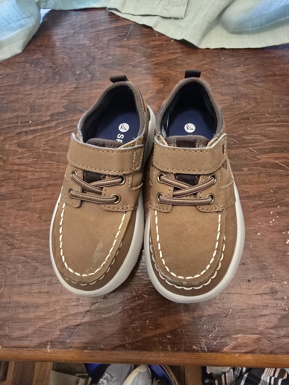 Sperry Kids Tan/Brown Hook-and-Loop Moccasin Boat Shoes